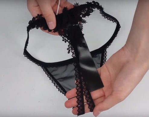 Трусики з ажурною вставкою та відкритим доступом Obsessive Celia Noir crotchless thong, розмір XL/2XL зображення