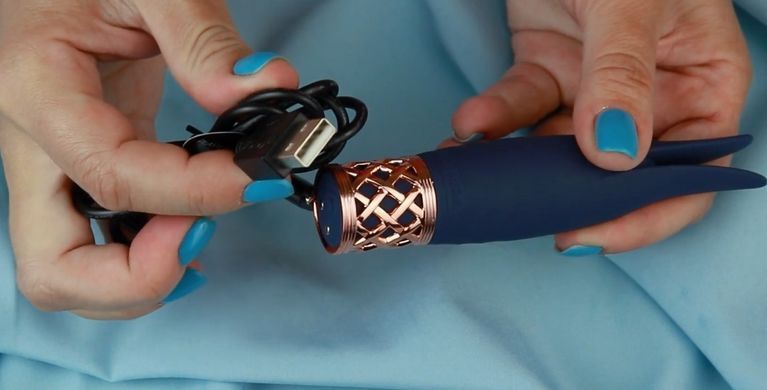 Клиторальный вибратор с гибкими "ушками" Pillow Talk Secrets Playful Clitoral Vibrator картинка