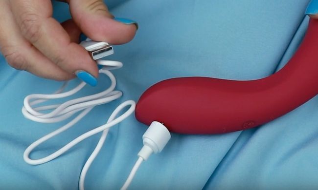 Вакуумный стимулятор с вибрацией Satisfyer Curvy Trinity 1 Red (диаметр 4 см) картинка