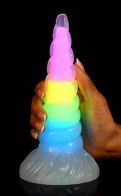 Фентезійний фалоімітатор з присоскою Creature Cocks Luminescent Rainbow Silicone Dildo (діаметр 5,4 см) зображення