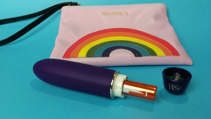 Вибропуля в чехле-клатче с петелькой на руку RIANNE S Classique Vibe Pride Deep Purple, фиолетовая картинка