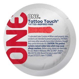 Презерватив с текстурой татуировок ONE Tattoo Touch Red (1 шт) картинка