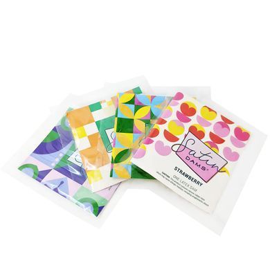 Латексная салфетка для оральных ласк Satin Dams Strawberry (1 шт) картинка