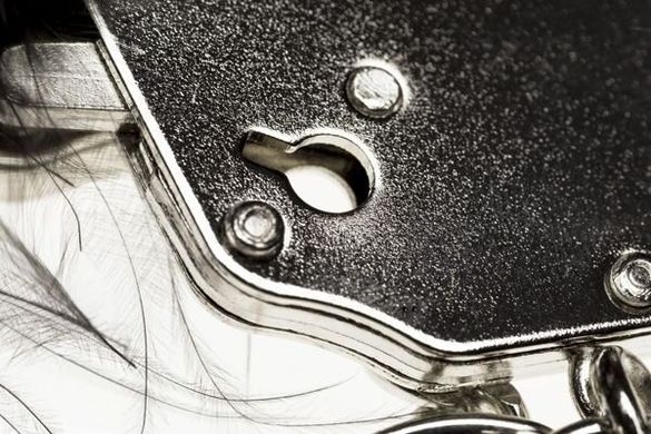 Наручники металеві з чорною обробкою Adrien Lastic Handcuffs Black зображення