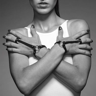 Шкіряний браслет з кільцем Bijoux Indiscrets MAZE Hand Bracelet Harness Black (2 шт) зображення